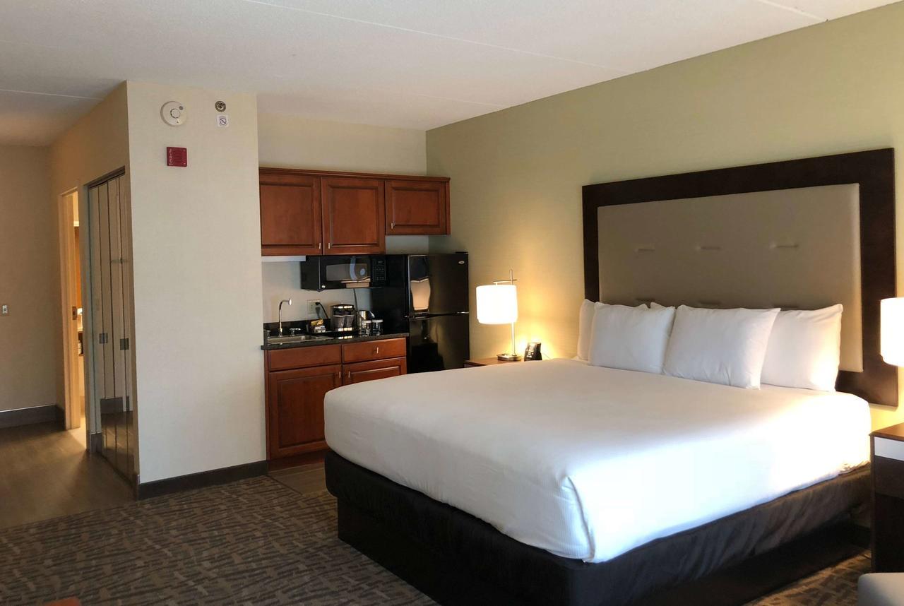 Отель Wyndham Garden Buffalo Downtown Экстерьер фото